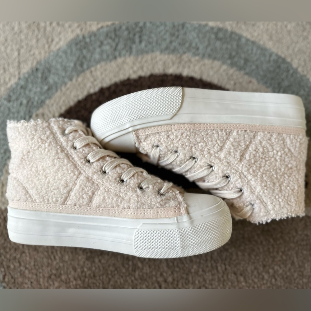 Cute cream sherpa fleece sneakers!